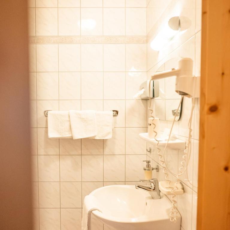 Pirker's Natur- & Bio Familienhotel - Dreibettzimmer mit Balkon - 3