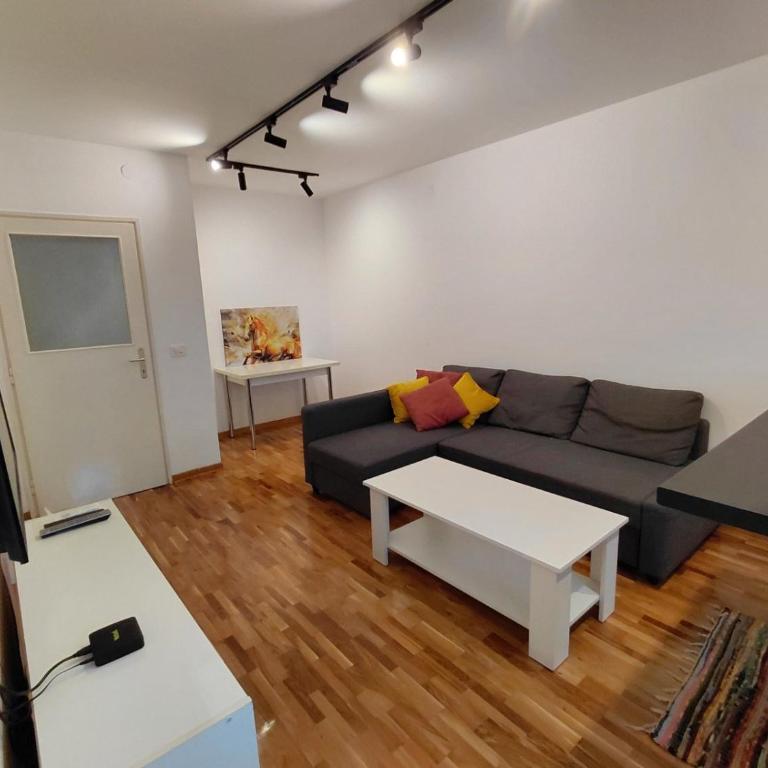 Fontana - One-Bedroom Apartment - 2