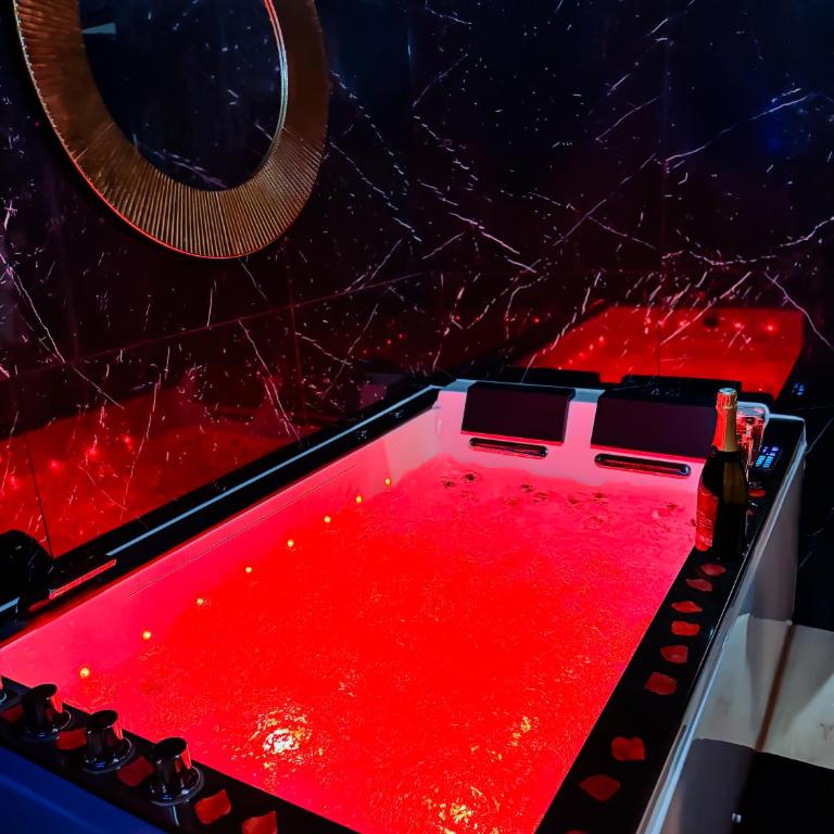 Jacuzzi privé, Sauna & Design Chic - Appartamento con 1 Camera da Letto - 8