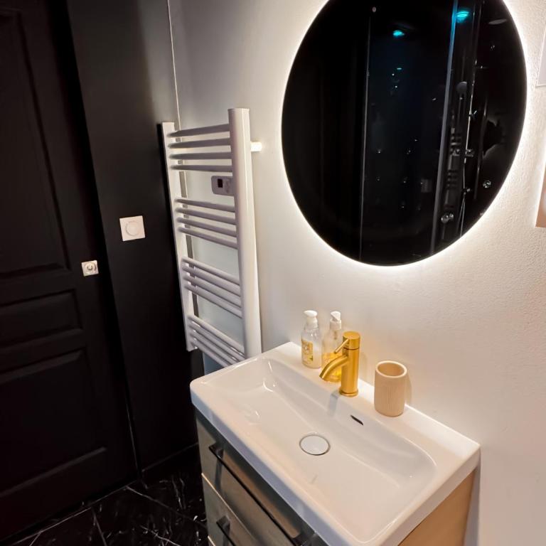 Jacuzzi privé, Sauna & Design Chic - Appartamento con 1 Camera da Letto - 13
