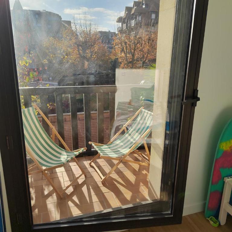 Charming beachfront apartment in Deauville - Two-Bedroom Apartment - 9