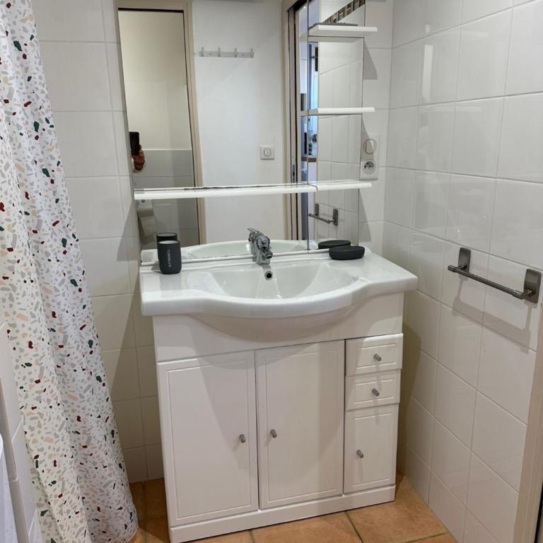 Appartement climatisé avec wifi au cœur du village et à 50m de la plage - Apartamento de 1 dormitorio - 10