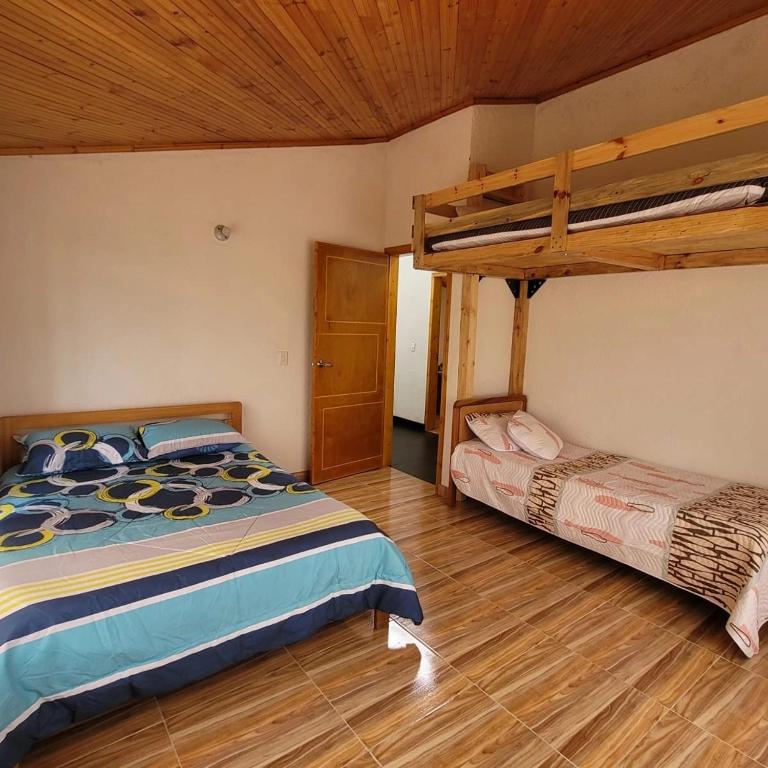 Hospedaje Granja Agroturística Fruto de los Andes Nemocón - Habitación cuádruple - 1