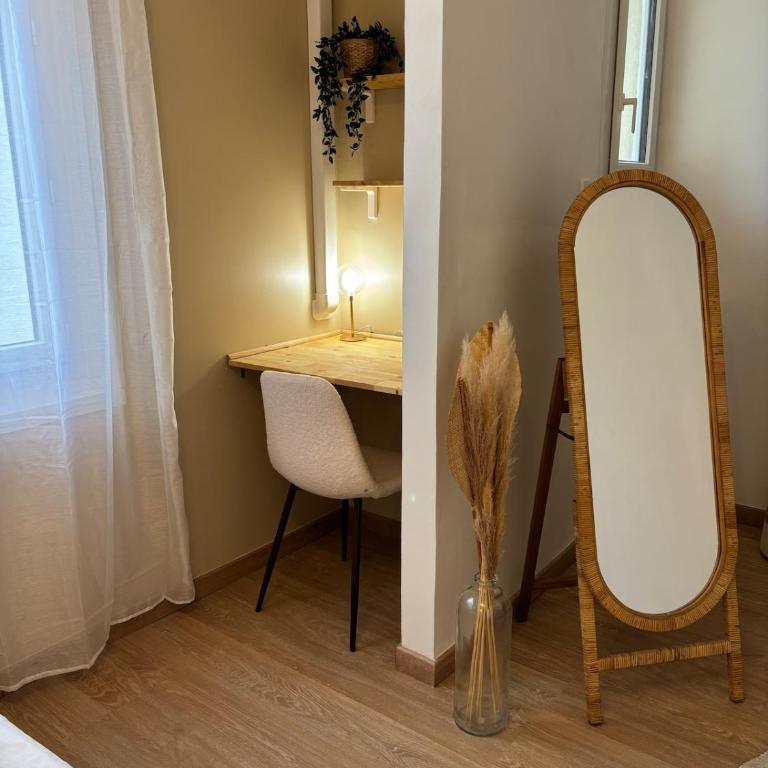 Suite Bali et sauna privé - vidéo projecteur - escapade romantique-centre - One-Bedroom Apartment - 21