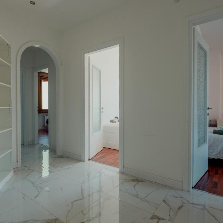 La Finestra sulla Piazza - Appartamento con 2 Camere da Letto - 20