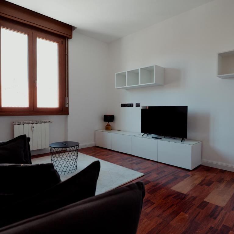 La Finestra sulla Piazza - Appartamento con 2 Camere da Letto - 8