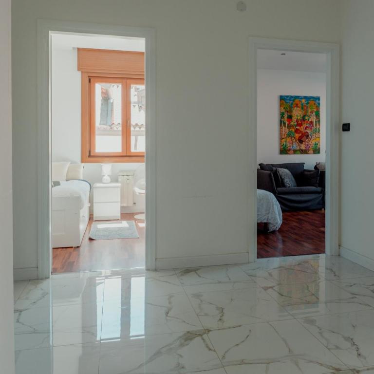 La Finestra sulla Piazza - Appartamento con 2 Camere da Letto - 23