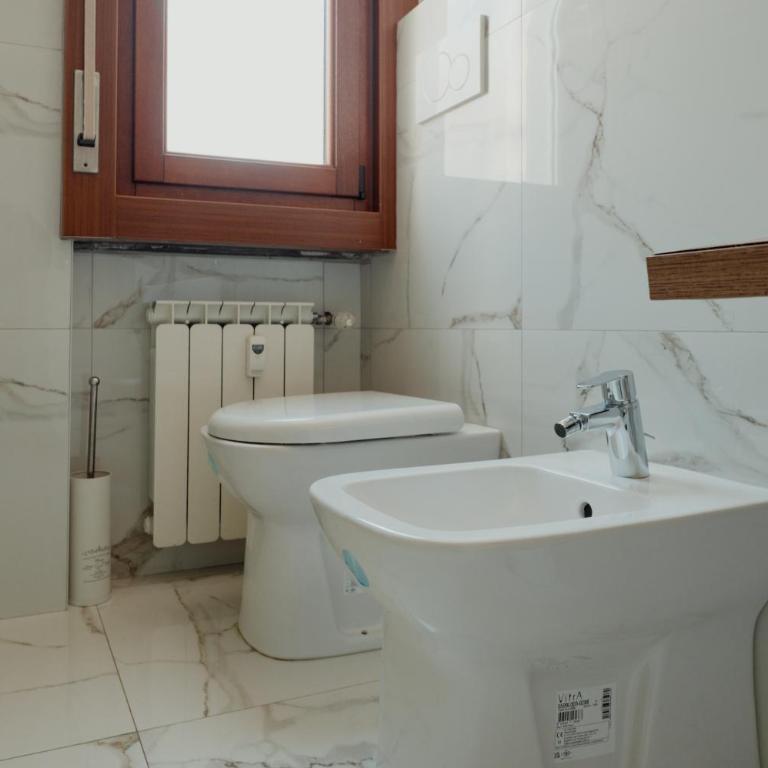 La Finestra sulla Piazza - Appartamento con 2 Camere da Letto - 19