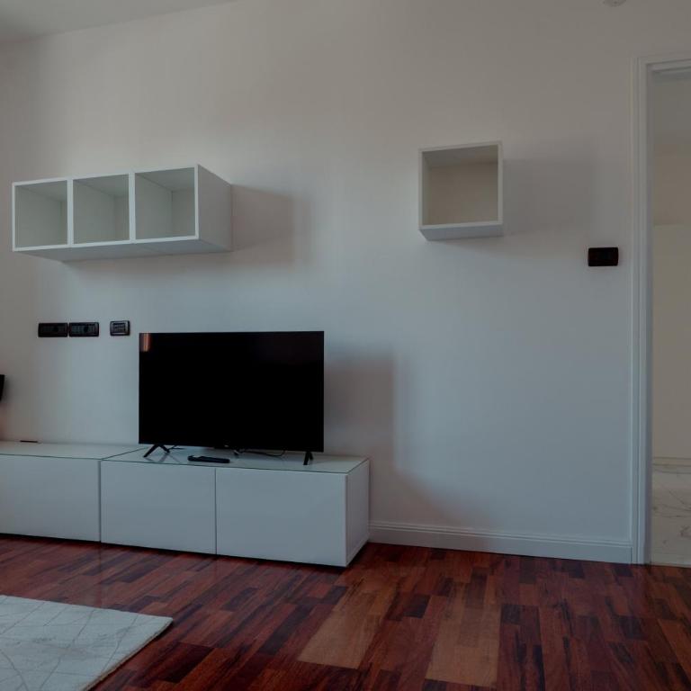 La Finestra sulla Piazza - Appartamento con 2 Camere da Letto - 11