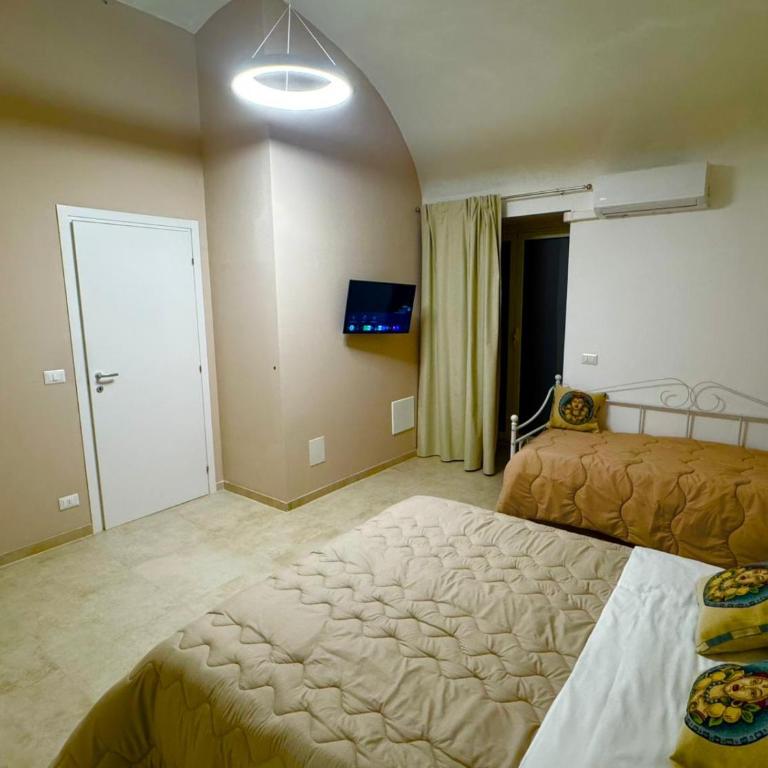 Helena's House - Two-Bedroom Deluxe Apartment - 10