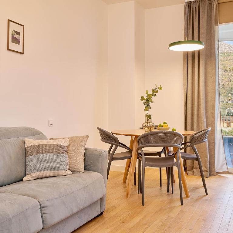 Skyline Sunset - One-Bedroom Superior Apartment - 3