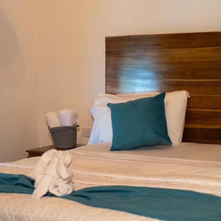 Castle River Hostel - Twin Room with Balcony - 9