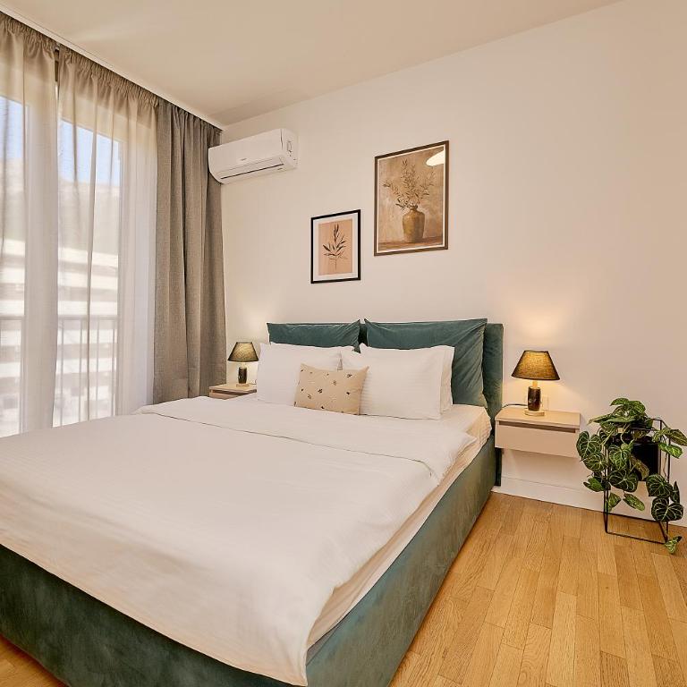 Skyline Sunset - One-Bedroom Superior Apartment - 12
