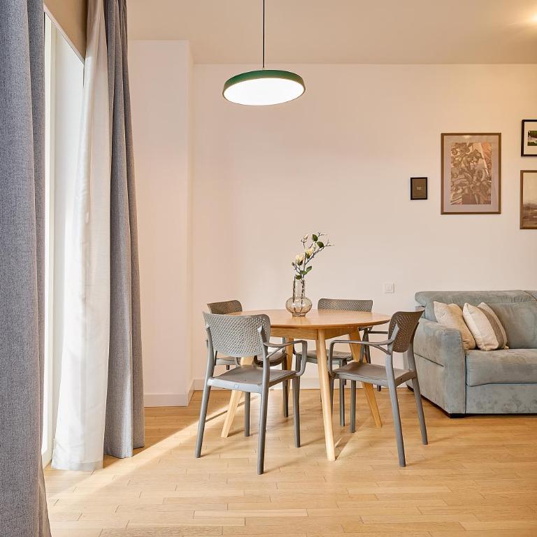 Skyline Sunset - One-Bedroom Superior Apartment - 14