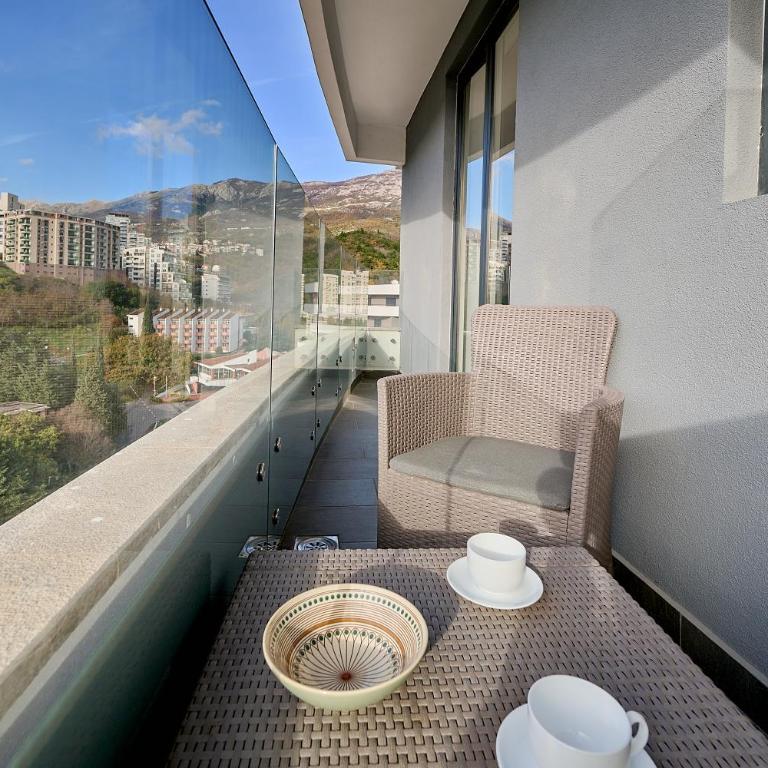 Skyline Sunset - One-Bedroom Superior Apartment - 15