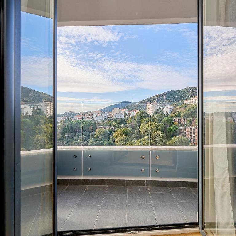 Skyline Sunset - One-Bedroom Superior Apartment - 2
