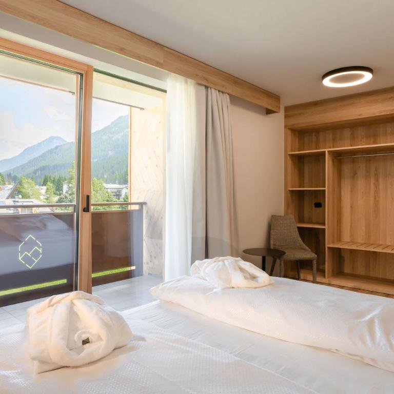 Wellness Hotel Dolomia - Camera Matrimoniale Deluxe con Balcone - 5