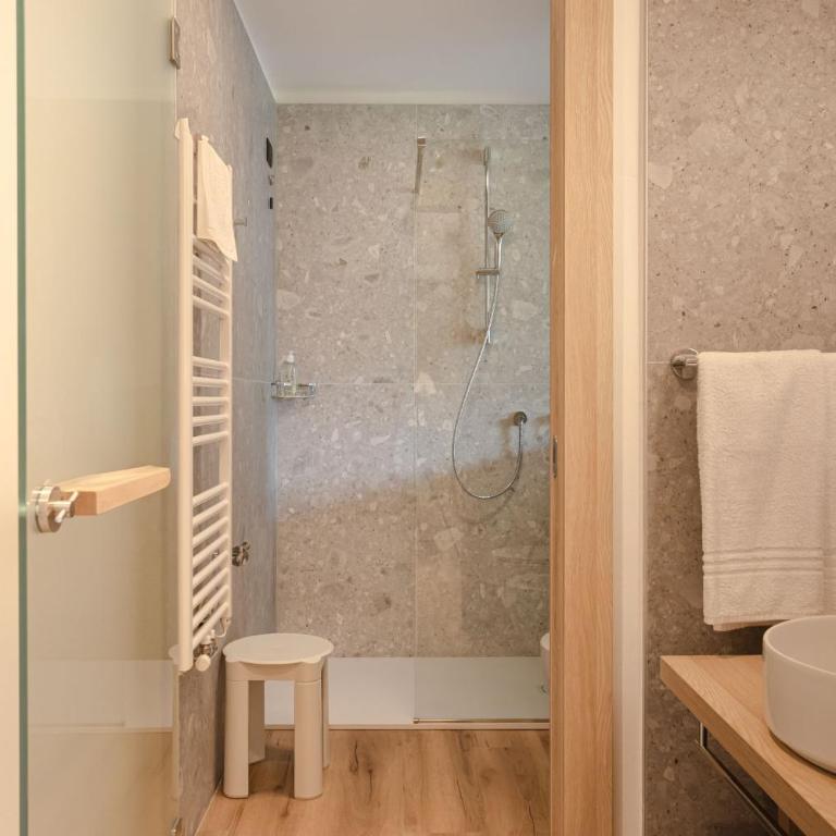 Wellness Hotel Dolomia - Camera Matrimoniale Deluxe con Balcone - 7