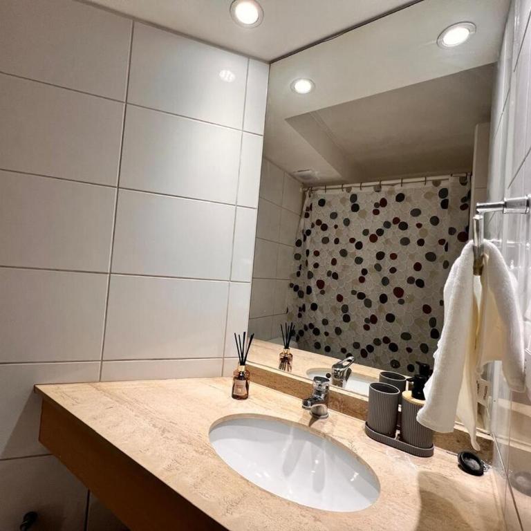 Refugio creativo Free Parking 1BR, Metro, TV - One-Bedroom Apartment - 26
