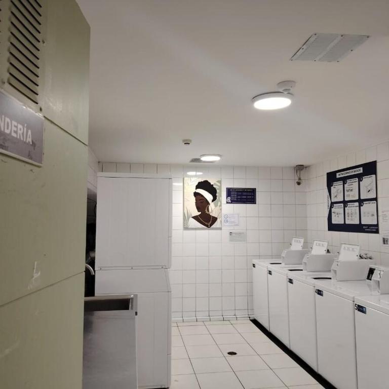 Refugio creativo Free Parking 1BR, Metro, TV - One-Bedroom Apartment - 28