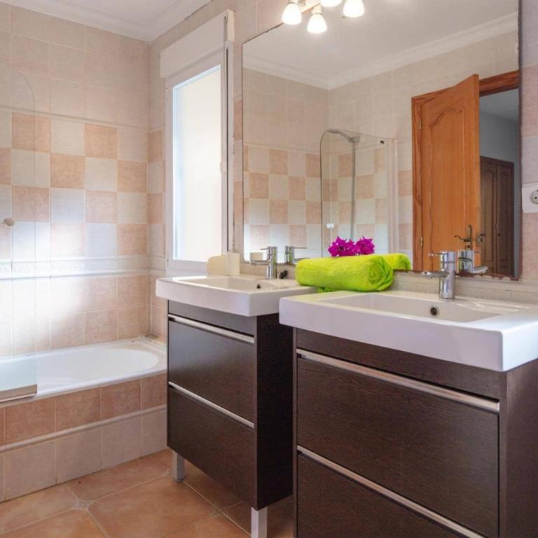 Villa Nogal by Villa Plus - Villa - 8
