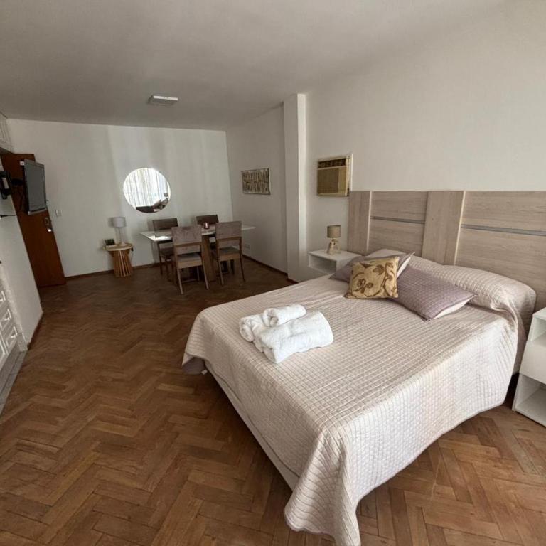 Loft - Vistas rio - Remodelado! - Apartamento de 1 dormitorio - 1