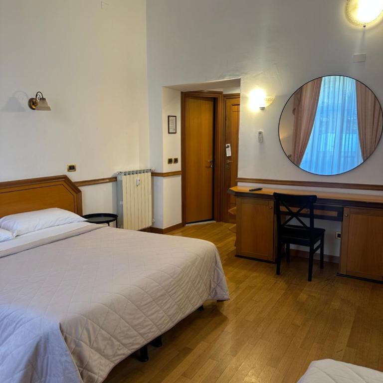 Green Hotel - Triple Room with Garden View - 8