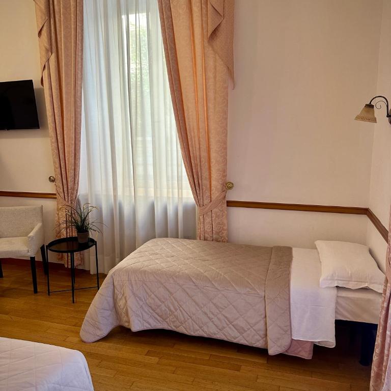 Green Hotel - Triple Room with Garden View - 9