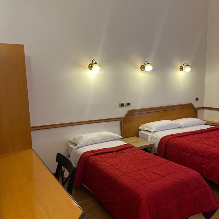 Green Hotel - Triple Room with Garden View - 14