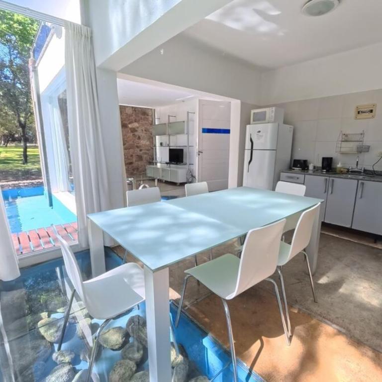 Zeus - Three-Bedroom House - 9