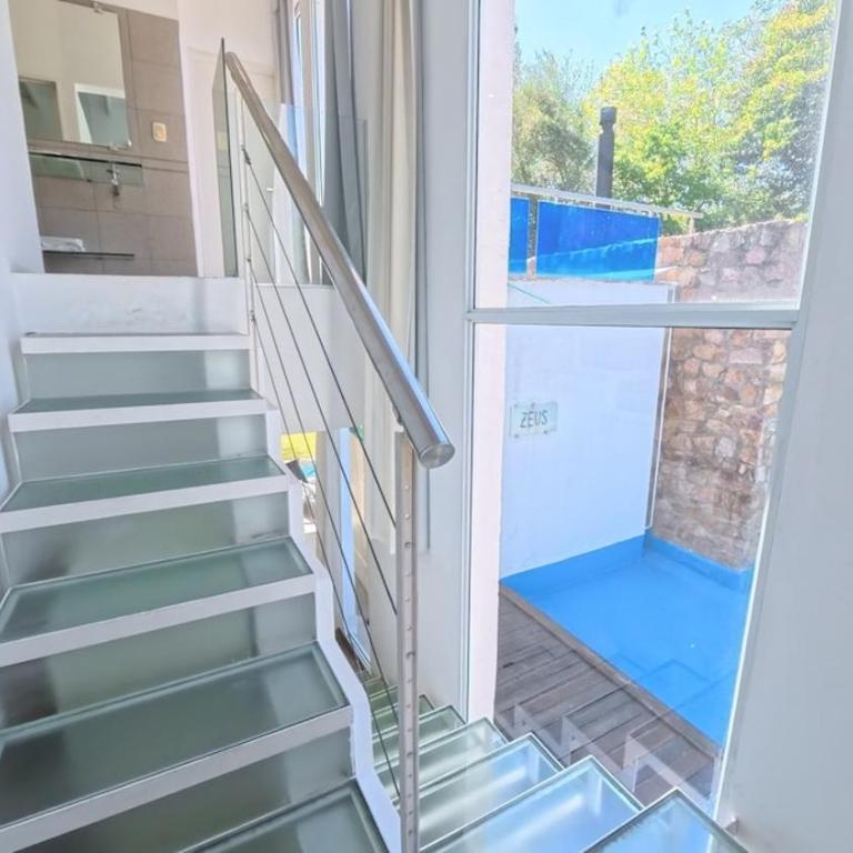 Zeus - Three-Bedroom House - 27