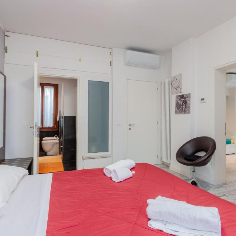 GuestHost - Giovanni's Home with balcony - One-Bedroom Apartment - 12