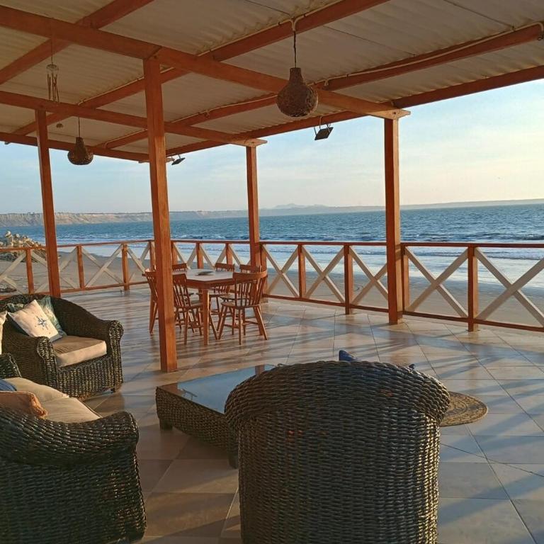 Casa Frente al Mar en Colán - Six-Bedroom House - 70