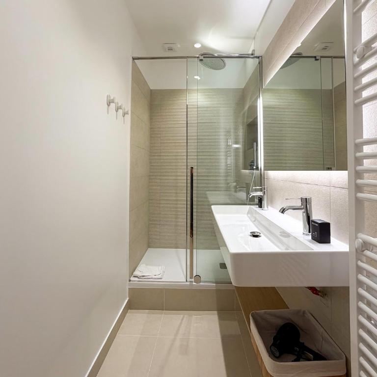 Montmartre Chic Luxury 3BR 8Pax Clim - Appartamento con 3 Camere da Letto - 9