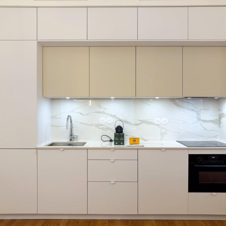 Montmartre Chic Luxury 3BR 8Pax Clim - Appartamento con 3 Camere da Letto - 15