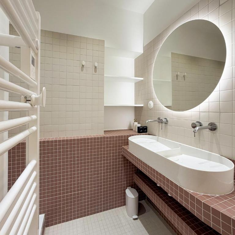 Montmartre Chic Luxury 3BR 8Pax Clim - Appartamento con 3 Camere da Letto - 11
