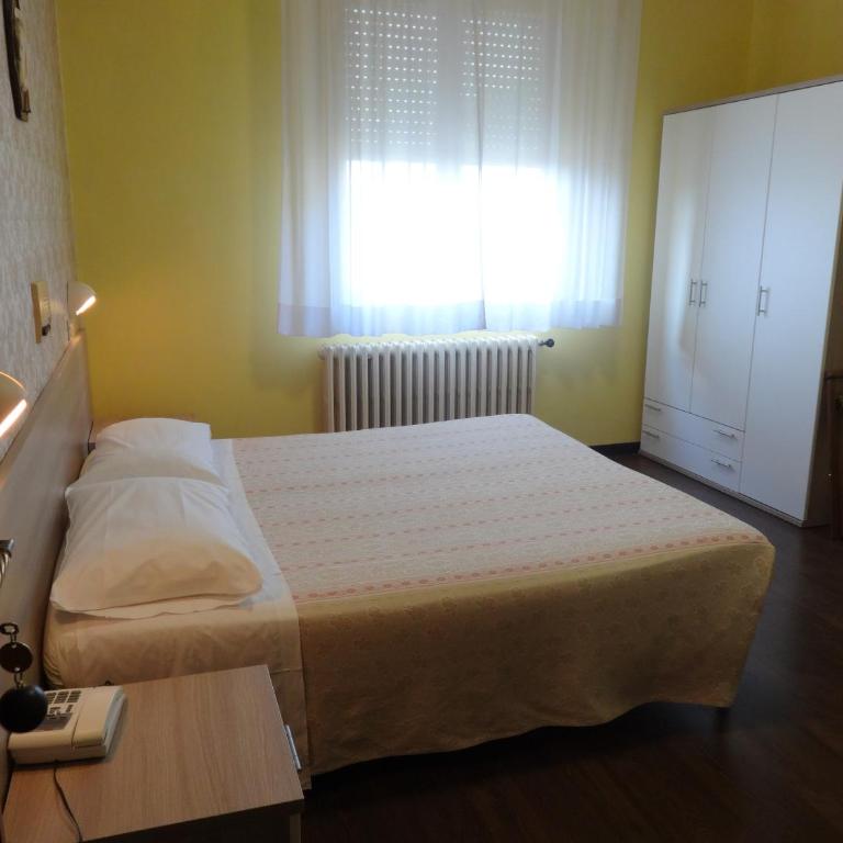 Hotel Saturno - Camera Matrimoniale - 9