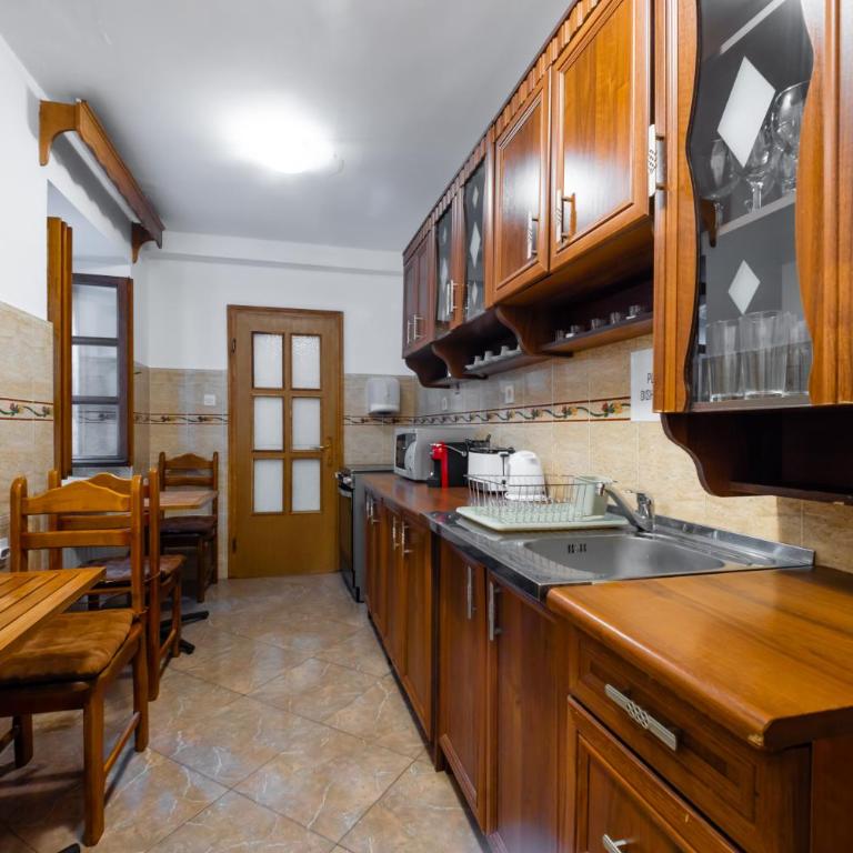 Tara Rooms In The Heart Of Old Town Kotor - Twin Room with Shared Bathroom - 22