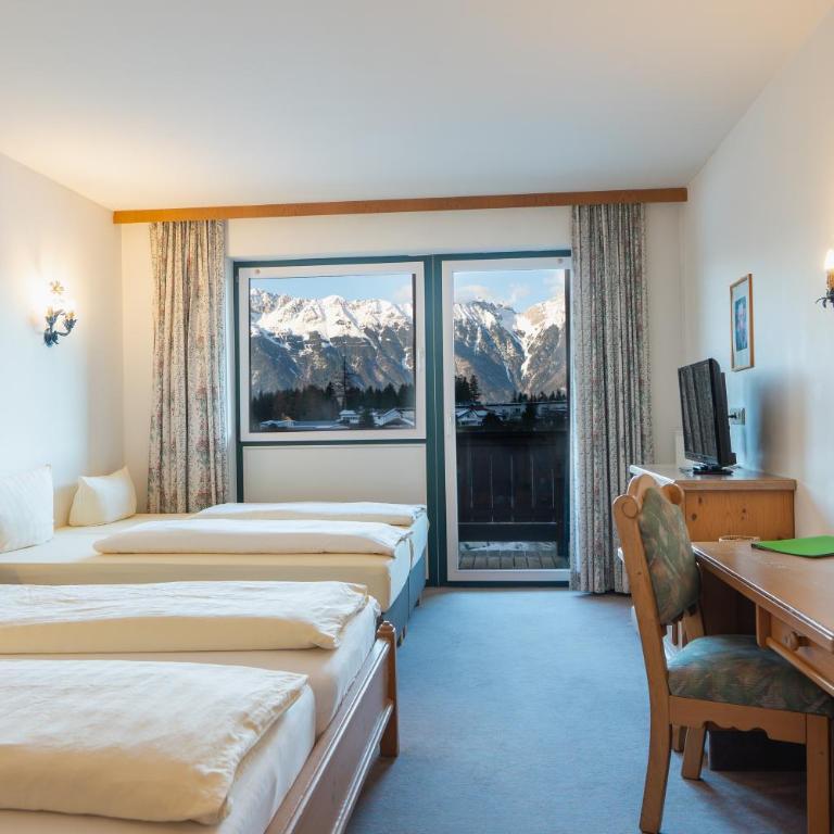 Hotel Gruberhof Innsbruck Igls B&B - Vierbettzimmer mit Bergblick - 4