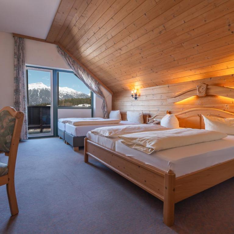 Hotel Gruberhof Innsbruck Igls B&B - Vierbettzimmer mit Bergblick - 5