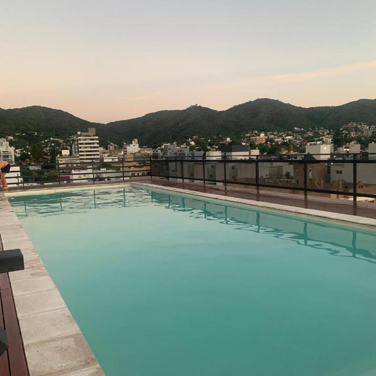 Departamento en el centro de Carlos Paz con pileta - Apartamento de 2 dormitorios - 13