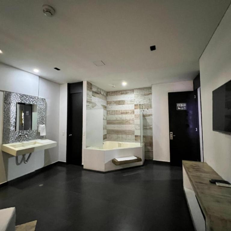 Hotel Medellin Arte - Habitación Doble con bañera de hidromasaje - 2