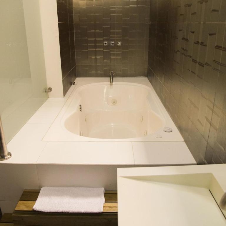 Hotel Medellin Arte - Habitación Doble con bañera de hidromasaje - 12