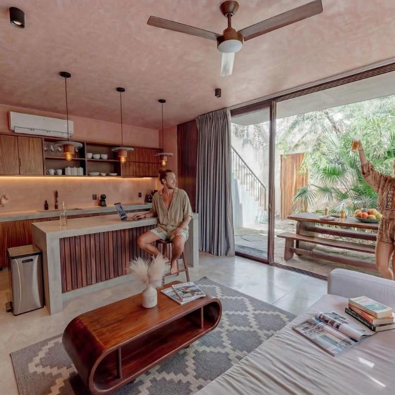 Modern 3BR Villa with 2 Pools & Rooftop Lounge - Villa - 3