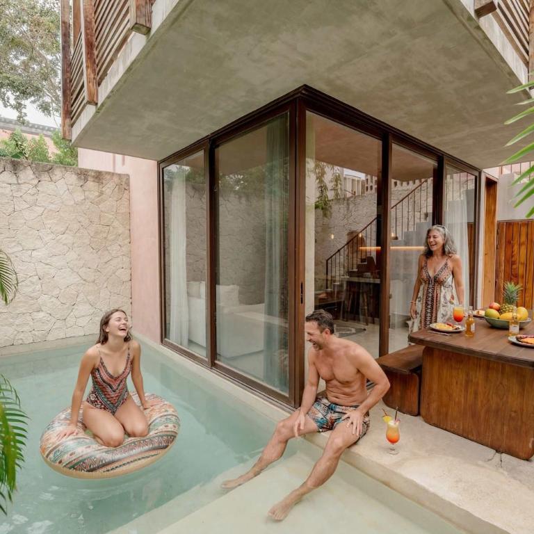 Modern 3BR Villa with 2 Pools & Rooftop Lounge - Villa - 4