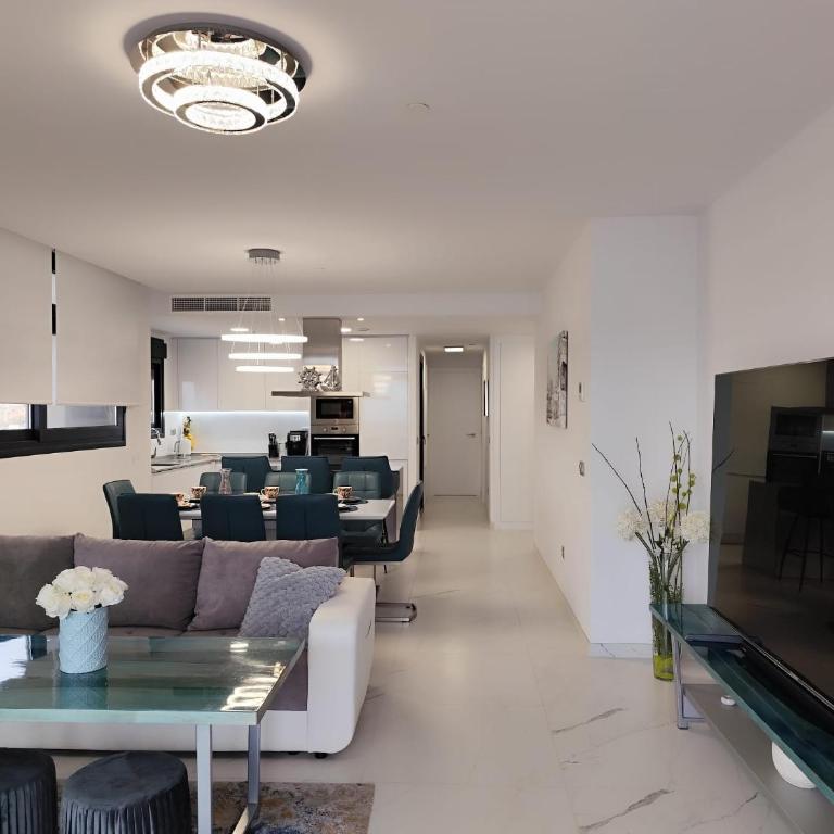 Sunset Cliffs Residence by Leo Apartments - Three-Bedroom Apartment with Balcony - 27