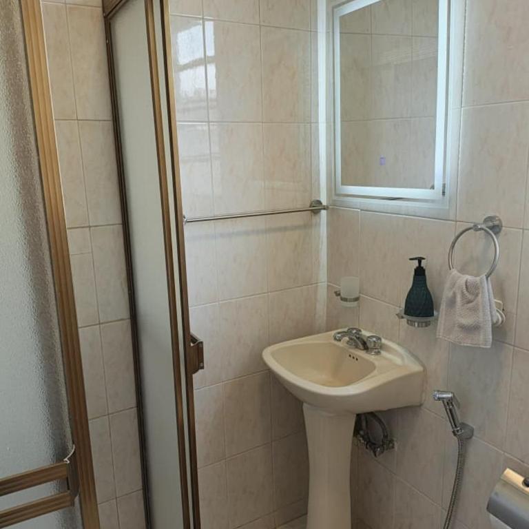 Lindo Apartamento 2 Habitaciones a 10 Minutos del Centro Comercial Sambil Candelaria en Caracas con Agua y Ascensor - Two-Bedroom Apartment - 15