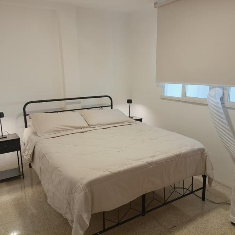 Lindo Apartamento 2 Habitaciones a 10 Minutos del Centro Comercial Sambil Candelaria en Caracas con Agua y Ascensor - Two-Bedroom Apartment - 23