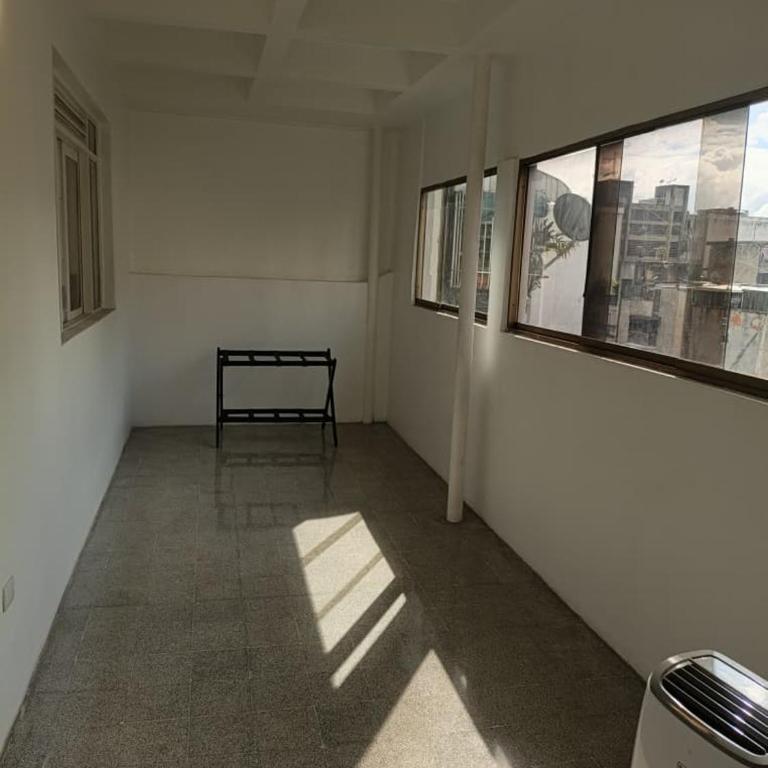 Lindo Apartamento 2 Habitaciones a 10 Minutos del Centro Comercial Sambil Candelaria en Caracas con Agua y Ascensor - Two-Bedroom Apartment - 27