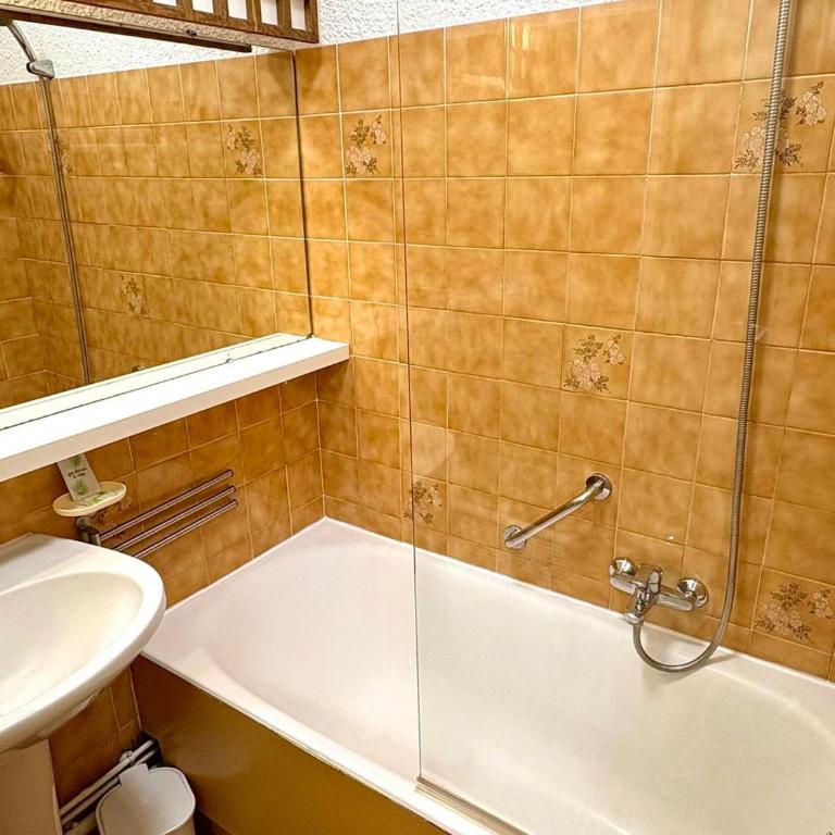 Appartement pour 8, vue mer, Wi-Fi inclus - FR-1-827-12 - Appartement - 11